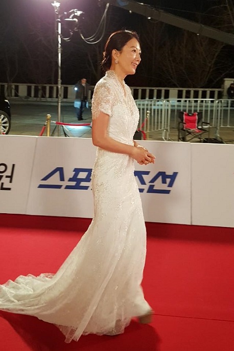 배우 김희애가 여전히 아름다움을 드러내고 있다.  사진 / 파이낸스 투데이