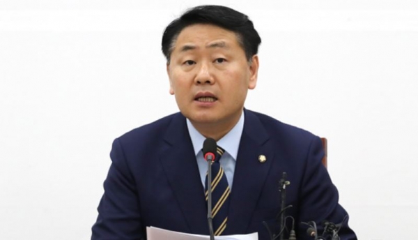 바른미래당 김관영 원내대표가 26일 오전 국회에서 열린 원내정책회의에서 발언을 하고 있다.