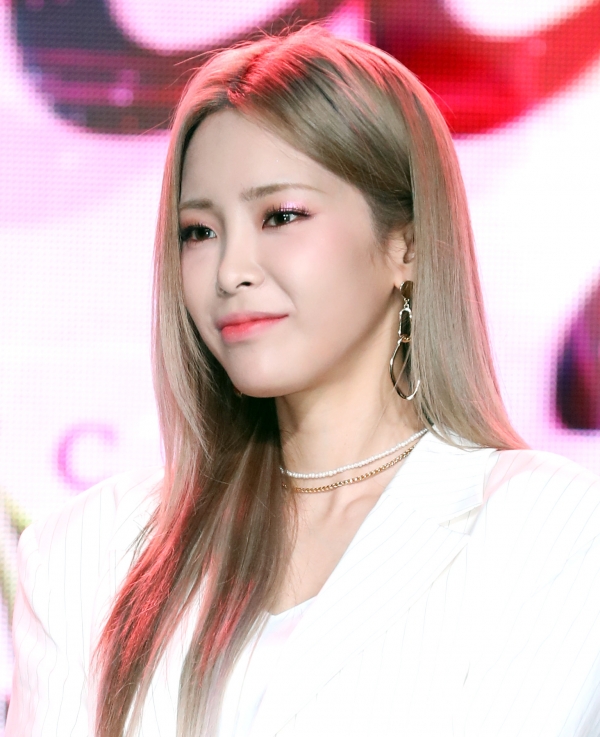 The singer Heize is posing at the showcase for her first studio album 'She's Fine', which was held at MUV Concert Hall, Seogyo Dong, Mapo Gu in Seoul in the afternoon of 19 March. 2019.3.19 © News 1