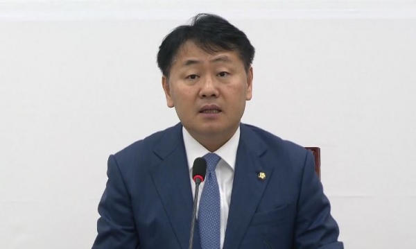 바른미래당 김관영 원내대표가 21일 오전 국회에서 열린원내대책회의에서 발언을 하고 있다.