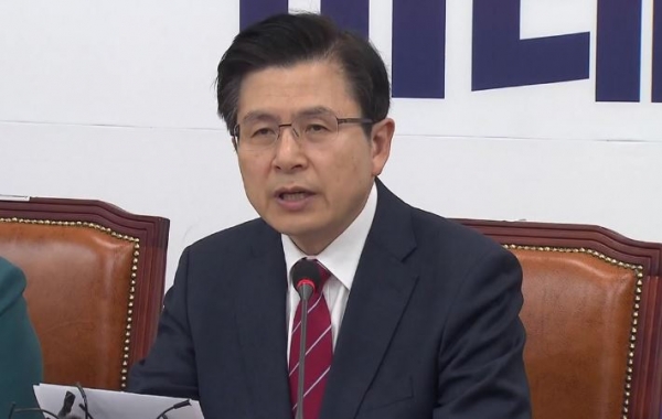 자유한국당 황교안 대표가 11일 오전 국회에서 열린 최고위원회의에서 발언을 하고 있다.