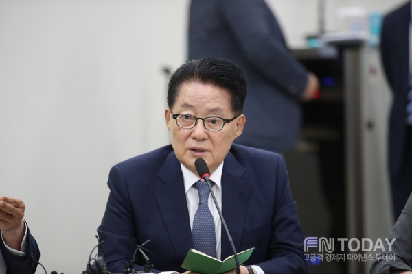 민주평화당 박지원 대표가 2일 오전 국회에서 열린 의원총회에서 발언을 하고 있다.