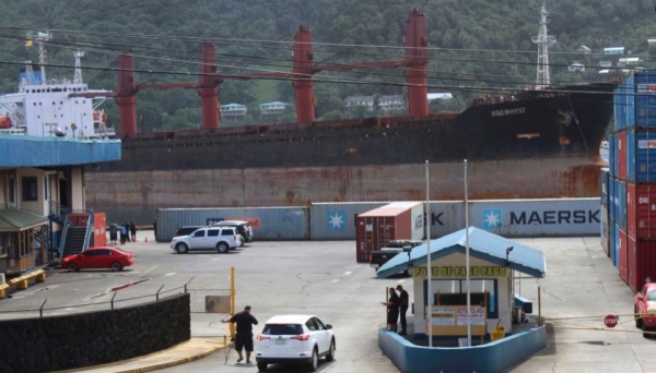 대북 제재 위반 혐의로 미국 정부가 압류한 북한 화물선 '와이즈 어네스트'호가 11일 미국령 사모아 수도 파고파고항에 정박해 있다.[사진=VOA]