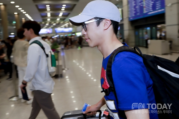 아이스쇼 ‘챔프머신’ 네이션 잰(Nathan Chen·미국) 선수가 오는 8일부터 열리는 ‘올댓스케이트 2019’에 참가하기 위해 3일 오후 인천국제공항을 통해 입국하고 있다.