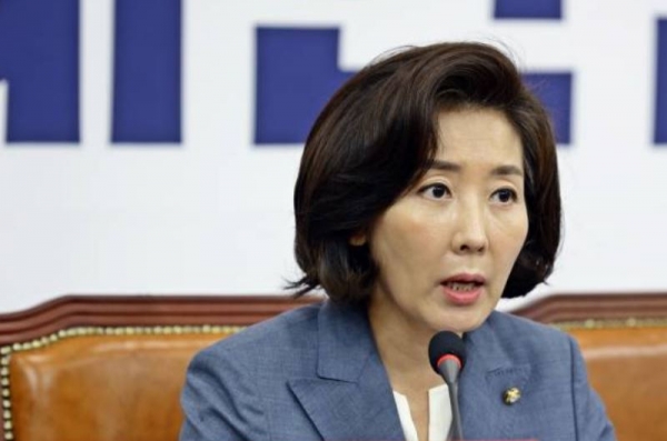 자유한국당 나경원 원내대표가 22일 오전 국회에서 열린 최고위원회의에서 모두발언을 하고 있다.