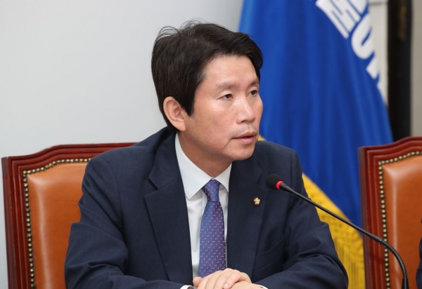 더불어민주당 이인영 원내대표가 23일 오전 국회에서 열린 최고위원회의에서 모두발언을 하고 있다.