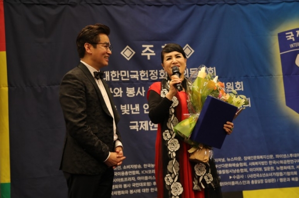 ▲ 대회장으로서 인사말을 전하는 BMC지구촌산업방송 김수현 대표.