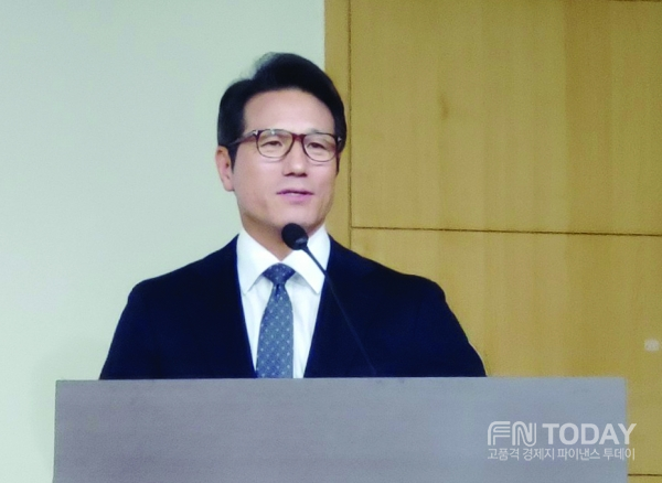 바른미래당 정병국 의원이 25일 오후 국회 의원회관 제2소회의실에서 열린 '2019 병영독서 토론회'에서 강연을 하고 있다.