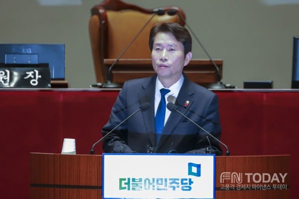 이인영 더불어민주당 원내대표가 9일 오후 서울 여의도 국회에서 열린 의원총회에서 모두발언을 하고 있다.