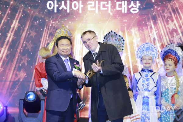 주한 러시아 대사, 쿨릭 안드레이 보리소바츠(kulik Andrey Borisovich)가 2019 ‘제2회 아시아리더대상’시상식에서 ‘특별대상’을 수상했다.