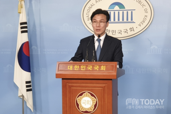 더불어민주당 김민석 전 의원은 16일 오전 4·15 총선에서 서울 영등포을에 출마하겠다고 밝혔다.