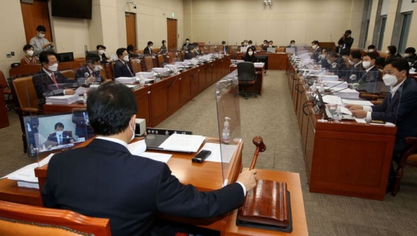 국회 기획재정위원회 전체회의가 30일 국회에서 열리고 있다.