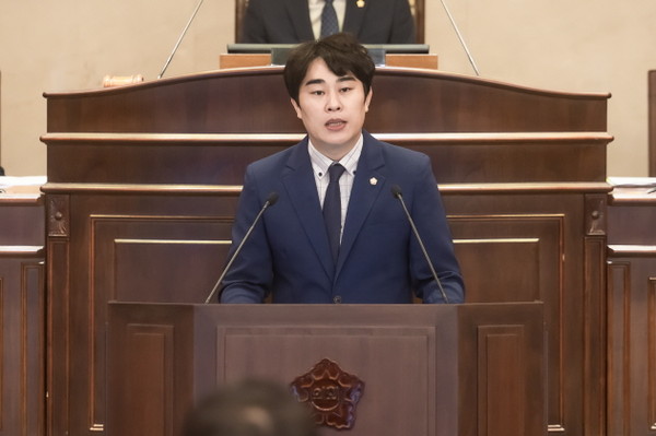 김상수 의원이 지난 6일 제297회 임시회 제1차 본회의에서 5분 자유발언을 하고 있다(사진=남양주시의회)