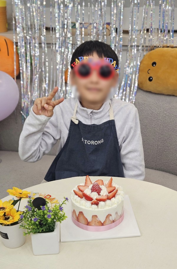 달고나 생일파티에 초청된 보호아동 케이크만들기 체험
