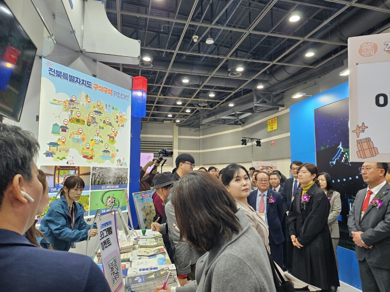문체부 장미란 제2차관은 28일 오전 11시에 열리는 개막식에 참석해 박람회 개막을 축하하고 전북특별자치도 홍보관 방문해 관계자들을 격려했다.