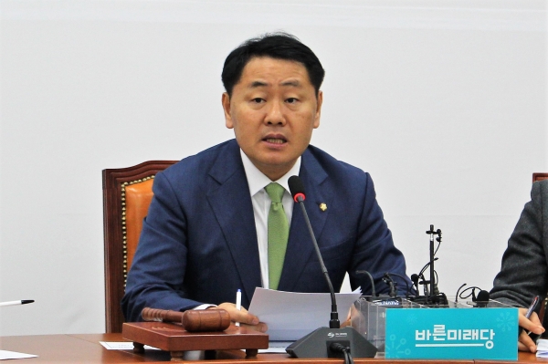 바른미래당 김관영 원내대표가 5일 오전 국회에서 열린 원내대책회의에서 모두 발언을 하고 있다.