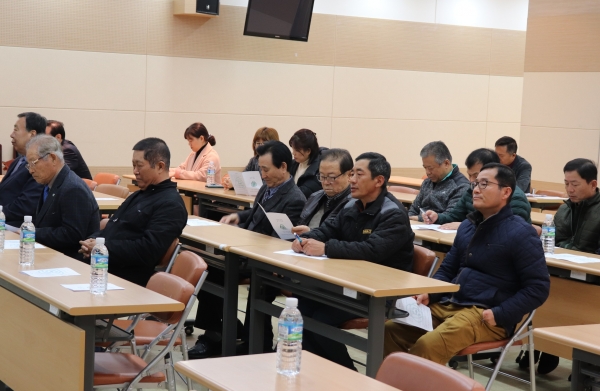 ▲ 인천중구지회 회원들이 정기총회에 참석하여 회의를 경청하고 있다.