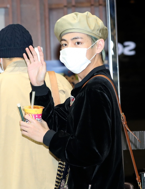 V of BTS is saying hello in the afternoon of 5 April, before departing for Thailand for their concert via charter flight from the Gimpo International Airport 2019.4.5/News 1 © News 1