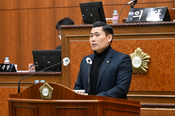 김지호 의정부시의원이 6일 열린 제320회 임시회 제1차 본회의 5분 자유발언하고 있다(사진=의정부시의회)