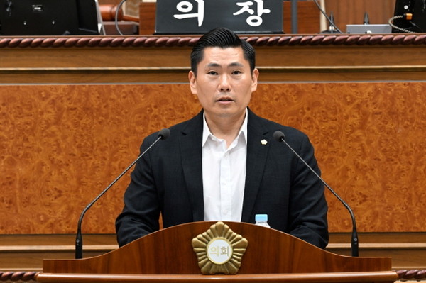 김지호 의원이 20일 시의회 본회의에서 5분 발언하고 있다(사진=의정부시의회)