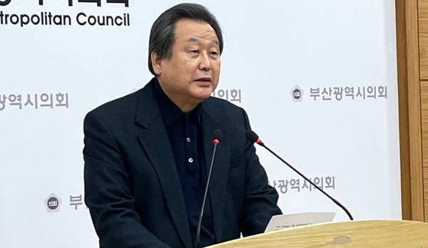 국민의힘 전신인 새누리당 대표를 지낸 김무성 전 의원이 지난 15일 부산시의회에서 제22대 총선 출마 선언을 하고 있다.