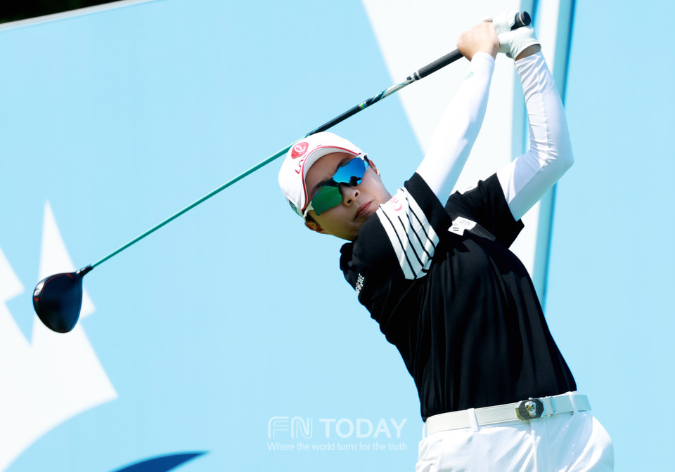 김효주가 10일  경기도 수원시 수원 컨트리클럽에서 열리는 2026시즌 KLPGA투어 2026년 NH투자증권 레이디스 챔피언십에 출전해 1번 홀에서 우승을 향한 티샷을 하고있다. 2026.5.10[사진=김원혁 기자]