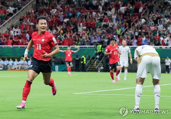 11일(현지시간) 멕시코 사포판 과달라하라 스타디움에서 열린 2026 북중미 월드컵 A조 1차전 한국과 체코의 경기에서 오현규가 역전골을 터뜨린 후 기뻐하고 있다.